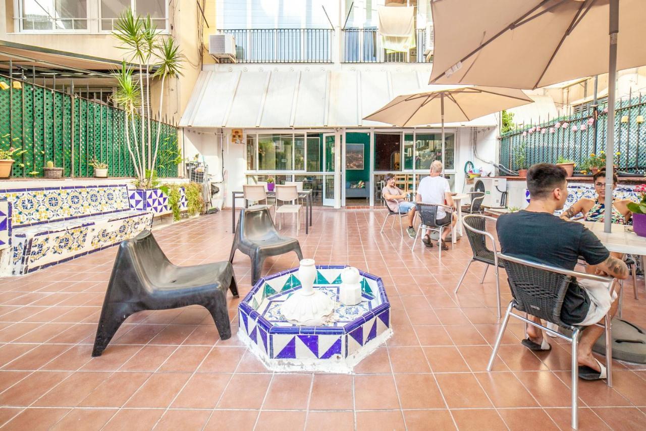 Fabrizzios Terrace Hostel Барселона Екстериор снимка