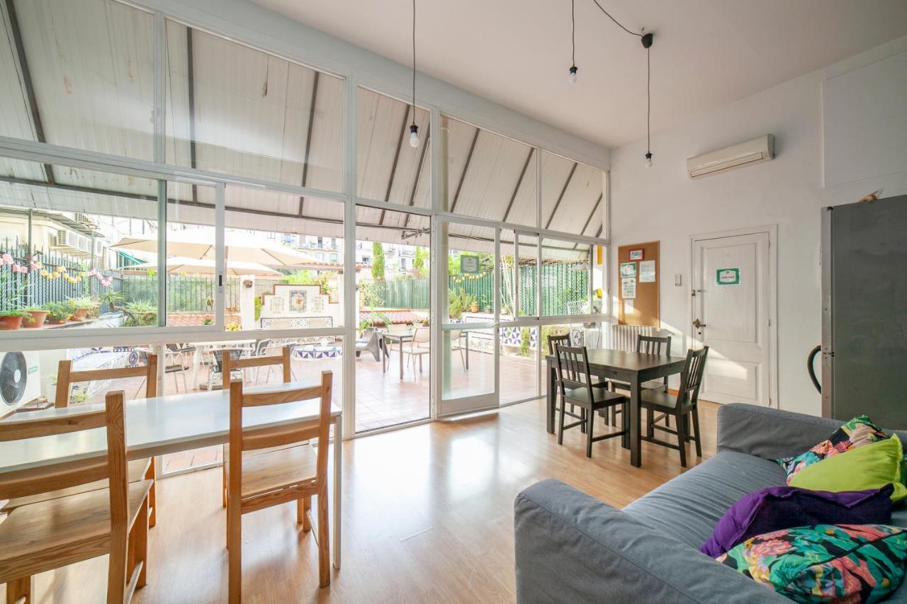 Fabrizzios Terrace Hostel Барселона Екстериор снимка