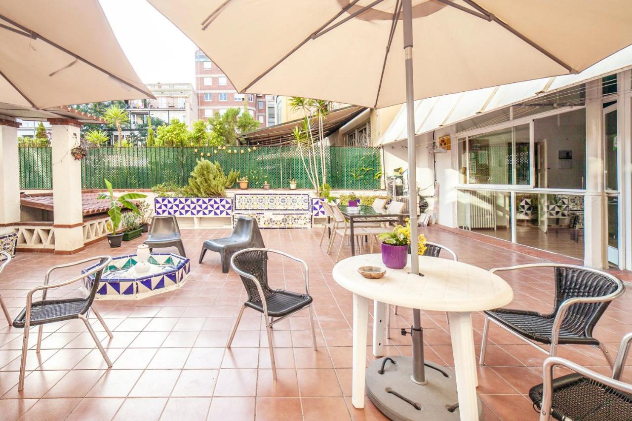 Fabrizzios Terrace Hostel Барселона Екстериор снимка