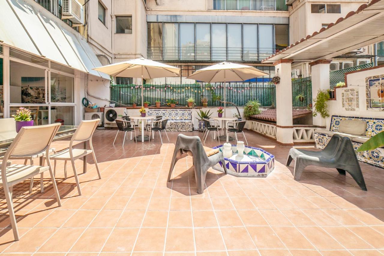 Fabrizzios Terrace Hostel Барселона Екстериор снимка