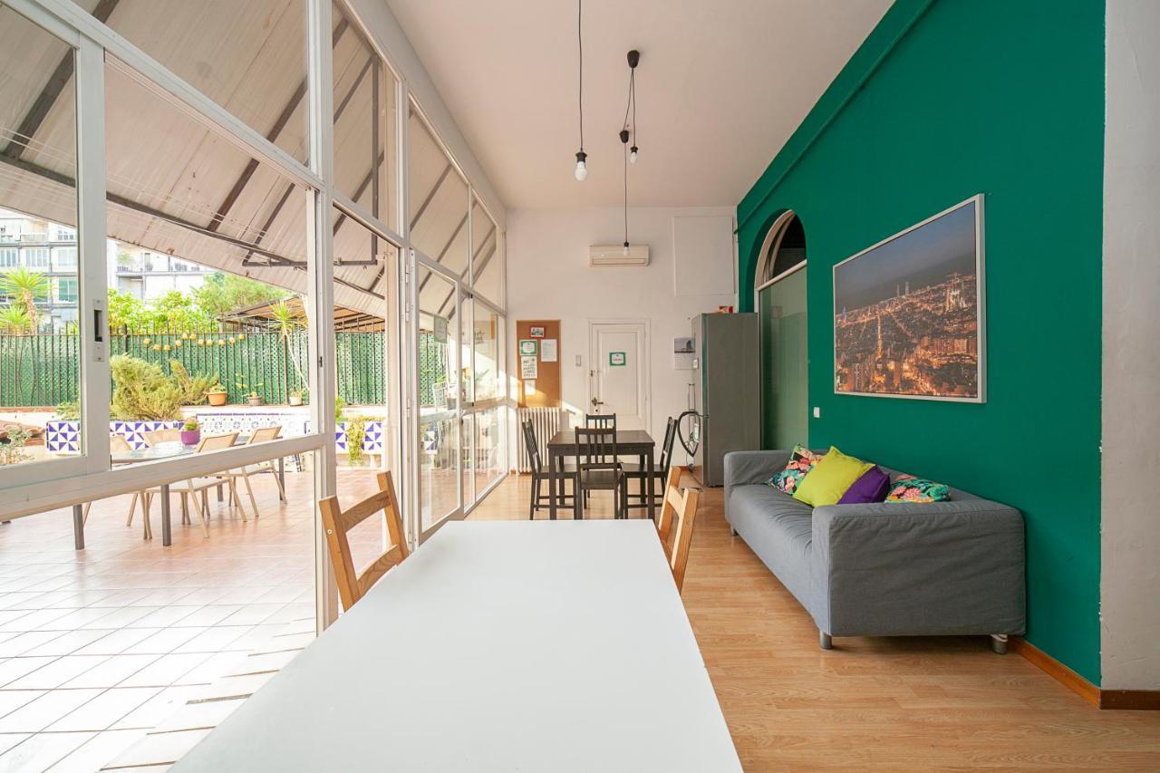 Fabrizzios Terrace Hostel Барселона Екстериор снимка
