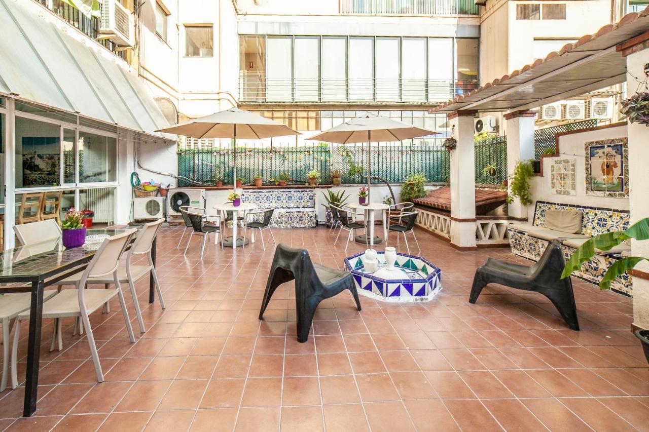 Fabrizzios Terrace Hostel Барселона Екстериор снимка