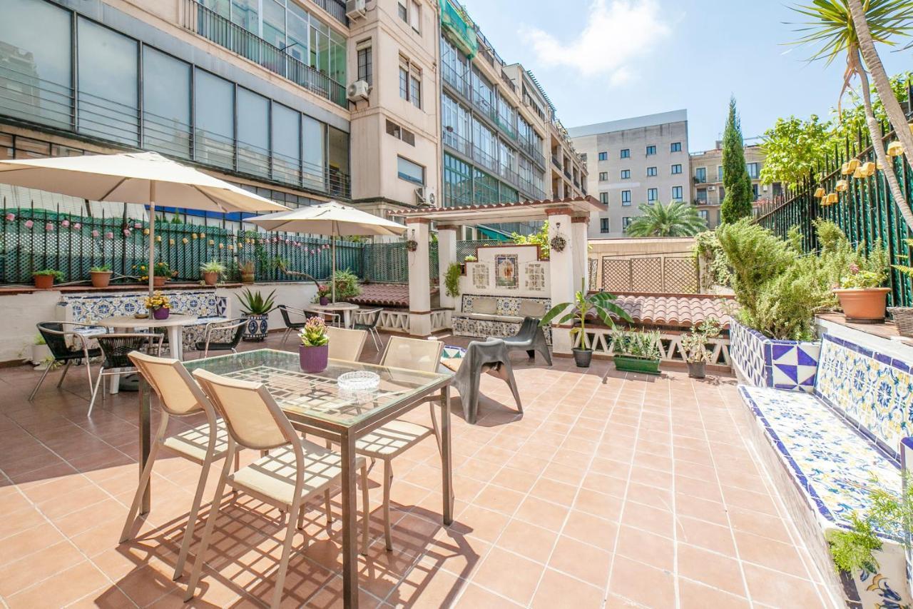 Fabrizzios Terrace Hostel Барселона Екстериор снимка