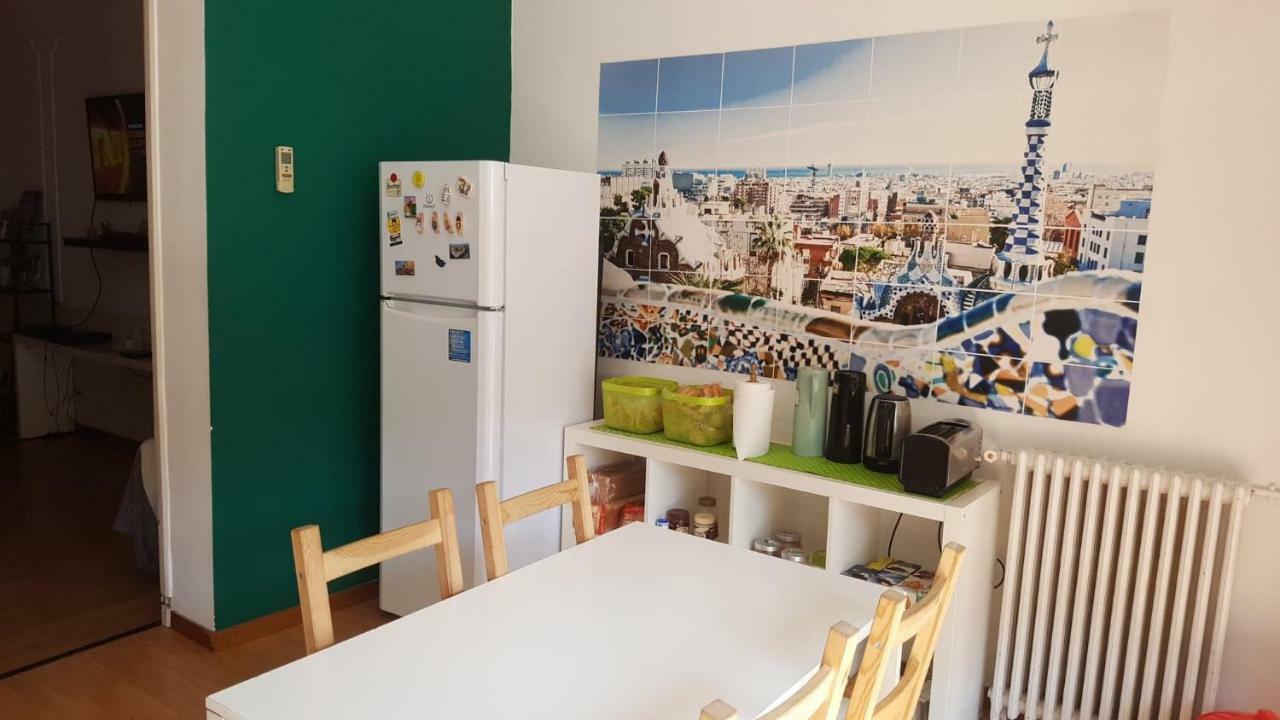 Fabrizzios Terrace Hostel Барселона Екстериор снимка