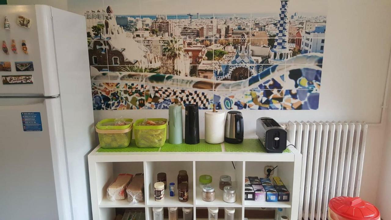 Fabrizzios Terrace Hostel Барселона Екстериор снимка